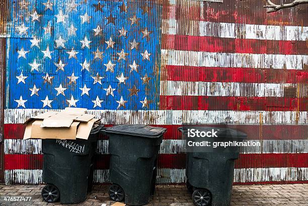 アメリカ国旗とゴミ缶 - アメリカ国旗のストックフォトや画像を多数ご用意 - アメリカ国旗, グラフィティ, ゴミ