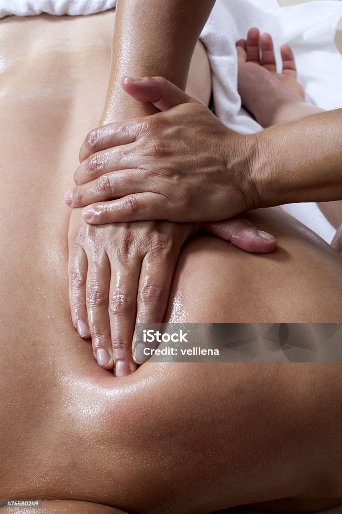 Massaggio Shiatsu - Foto stock royalty-free di Massaggiare