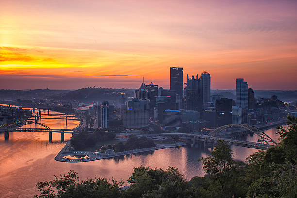 acero de la ciudad al amanecer - mt washington fotografías e imágenes de stock