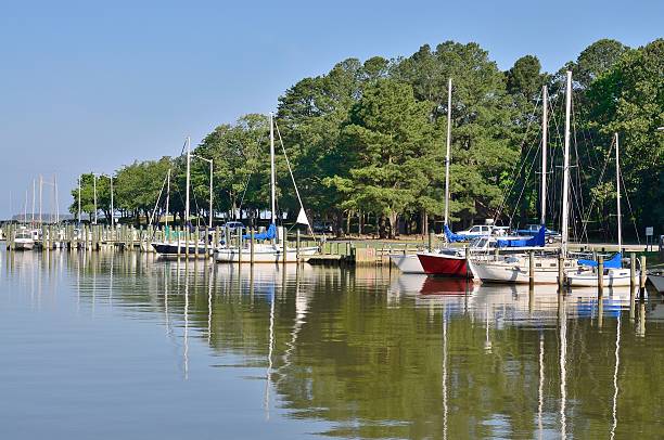 istock Cedar Hill Park Marina With Sailboats 476595832