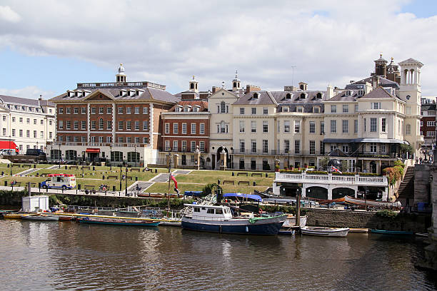 Limekiln Dock, Canary Wharf, London, September 20, 2023 - Canary Wharf: Promenade Canary Wharf, Major business district in East London, England, located at E14 Dundee Wharf, London E14 8AY.