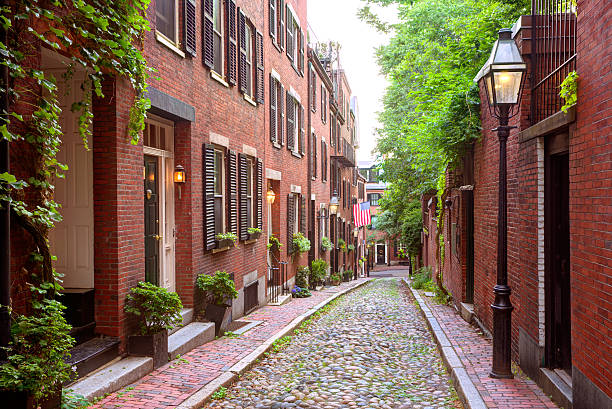 rua acorn beacon hill de boston de paralelepípedos - house colonial style residential structure new england - fotografias e filmes do acervo