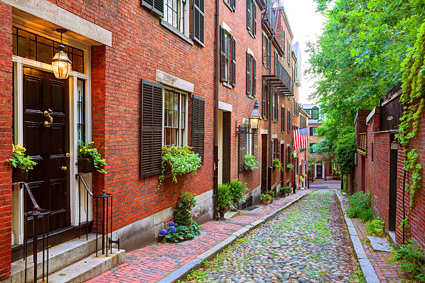 rua acorn beacon hill de boston de paralelepípedos - house colonial style residential structure new england - fotografias e filmes do acervo