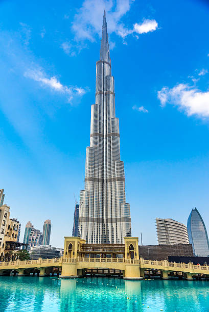 o burj khalifa, em dubai, eau. - burj khalifa imagens e fotografias de stock