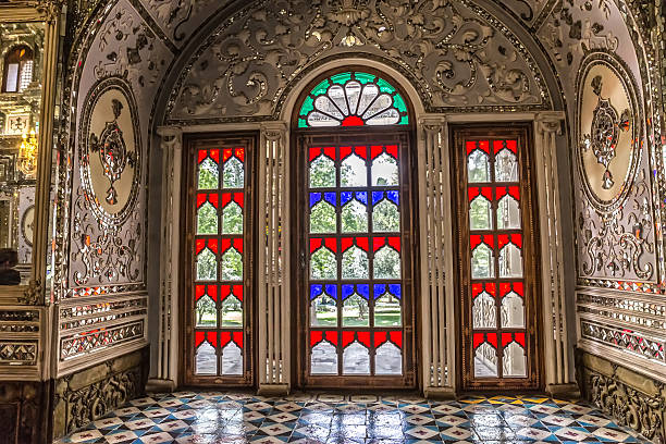 palácio golestan colorfull janelas - qajar - fotografias e filmes do acervo