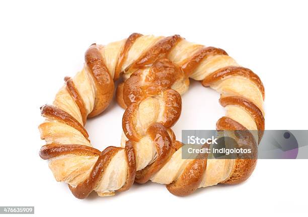 Foto de Nó Formato De Biscoitos Em Um Fundo Branco e mais fotos de stock de Amarelo - Amarelo, Assado no Forno, Biscoito