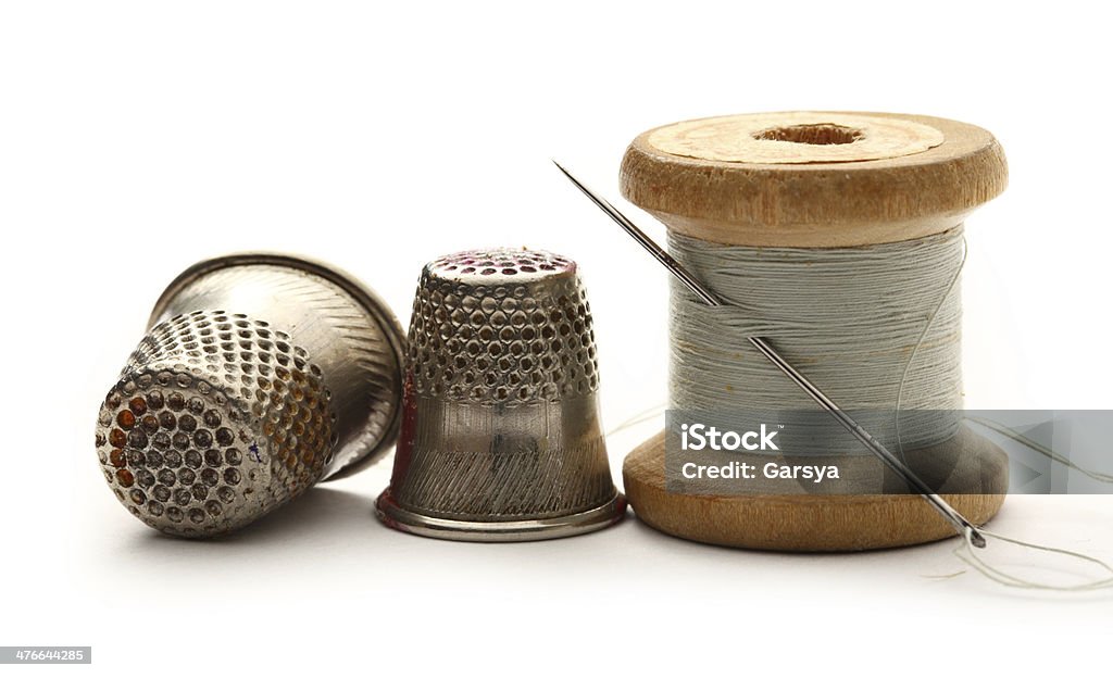 Costurar thimbles, bobbin e agulha - Royalty-free Agulha - Loja de Miudezas Foto de stock