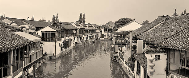 Shanghai rural village Old village by river in Shanghai panorama in black and white Zhujiajiao stock pictures, royalty-free photos & images