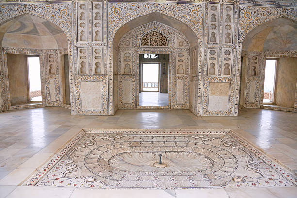 weiße marmor-palast, festung agra, indien - india palace indian culture indoors stock-fotos und bilder