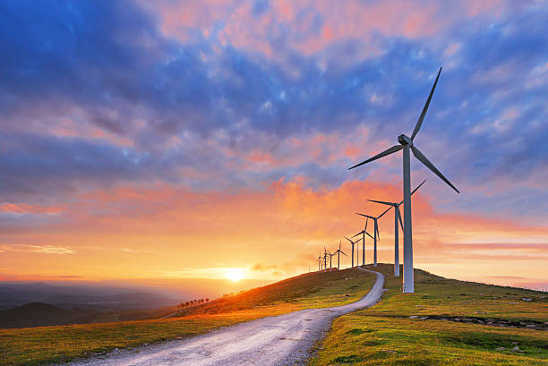 windturbinen in oiz eolic park - windenergie fotos stock-fotos und bilder