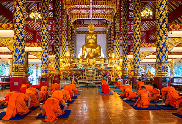 buddha-statuen im wat suan dok - wat blue ancient old stock-fotos und bilder