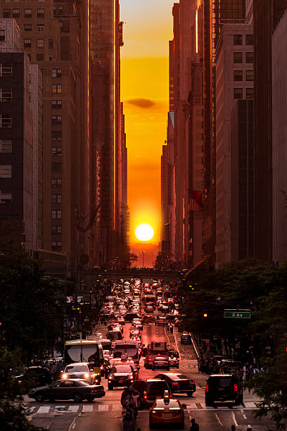 manhattanhenge 뉴욕 시티 - dramatic sky manhattan moody sky new york city 뉴스 사진 이미지