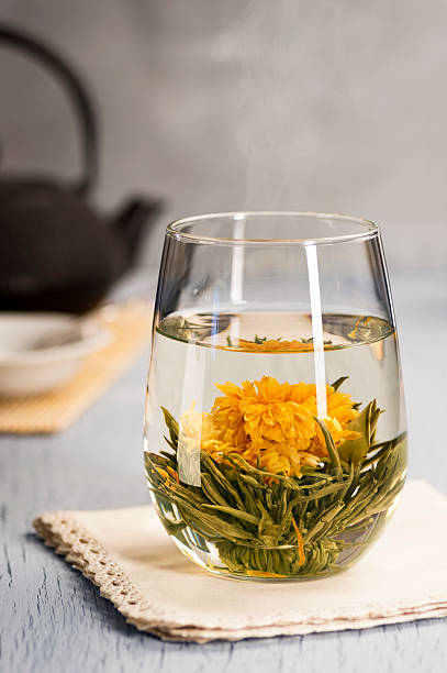 ホット満開の花茶をガラス - tea chinese tea heat teapot ストックフォトと画像