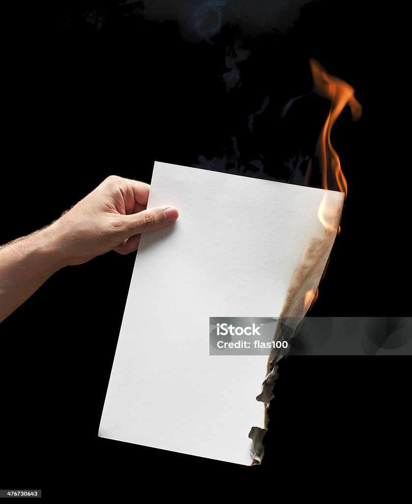 Homme Main tenant blanc papier brûlé - Photo de En papier libre de droits