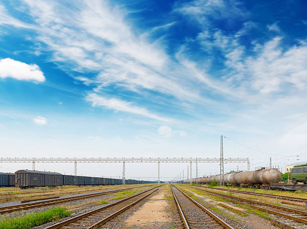 て、片道の鉄道 - the way forward flash ストックフォトと画像