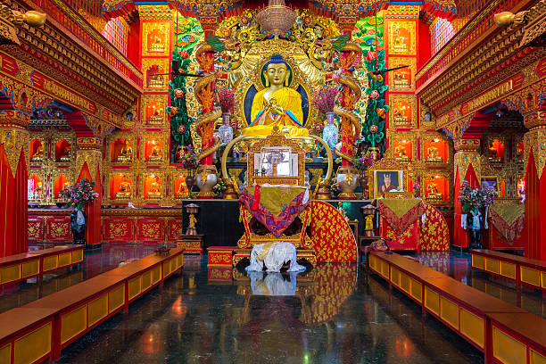 temple de la communauté tibétaine en sarnath, varanasi, u.p, inde - buddha ancient asia asian culture photos et images de collection