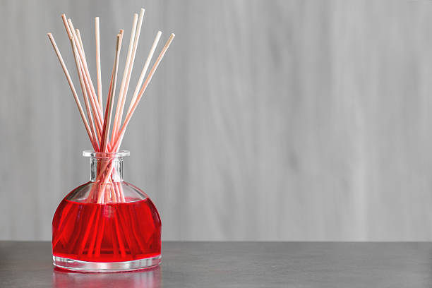 rosso frutta purificatore d'aria profumi diffusore sfondo - air freshener foto e immagini stock