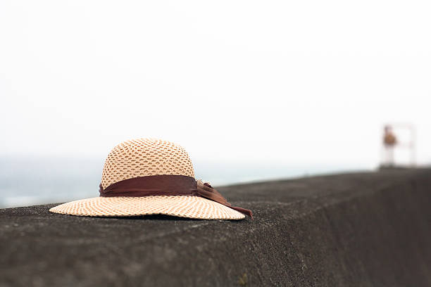 Chapeau de paille, qui a été mis sur les quais de la Tamise - Photo