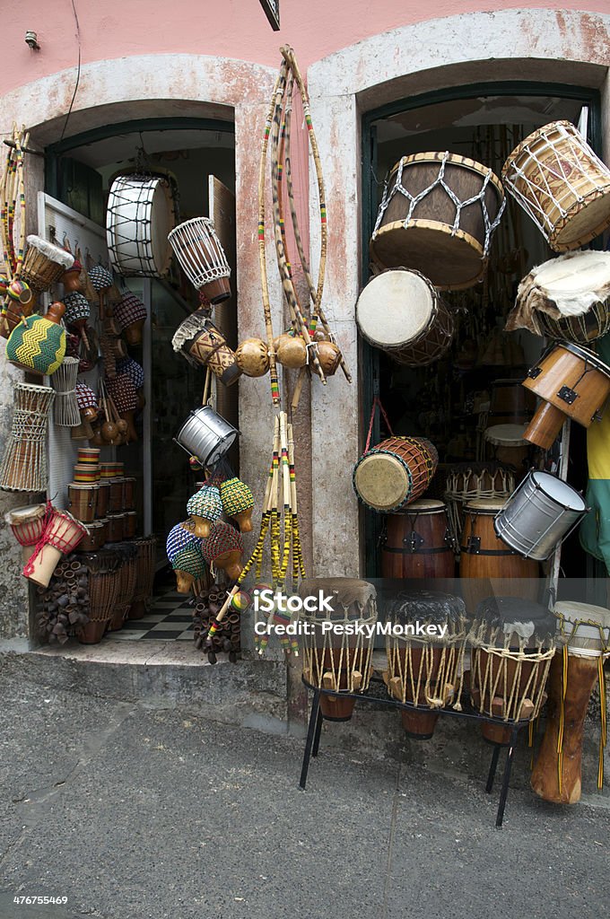 Brazylijski bębny African instrumentów muzycznych Salvador Bahia Brazil - Zbiór zdjęć royalty-free (Instrument muzyczny)