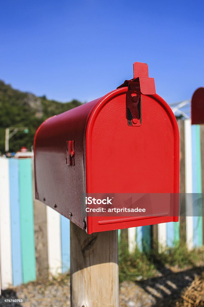 Czerwony skrzynki pocztowej - Zbiór zdjęć royalty-free (Antycypacja)