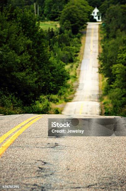 Strada Di Campagna - Fotografie stock e altre immagini di Albero - Albero, Ambientazione esterna, Asfalto