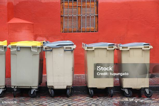 Recipientes De Lixo Em Espanha - Fotografias de stock e mais imagens de Andaluzia - Andaluzia, Ao Ar Livre, Arquitetura