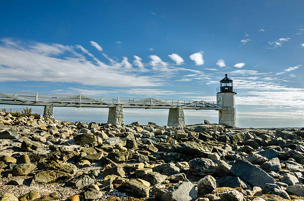 farol do maine - lighthouse maine marshall point lighthouse beach - fotografias e filmes do acervo