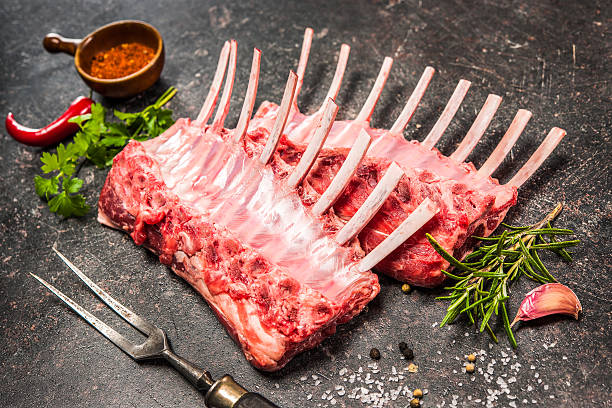 ラックラム肉の調理の準備 - kitchen knife raw food food and drink fork ストックフォトと画像