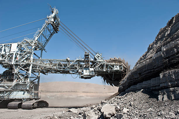 extracção de carvão - lignite imagens e fotografias de stock