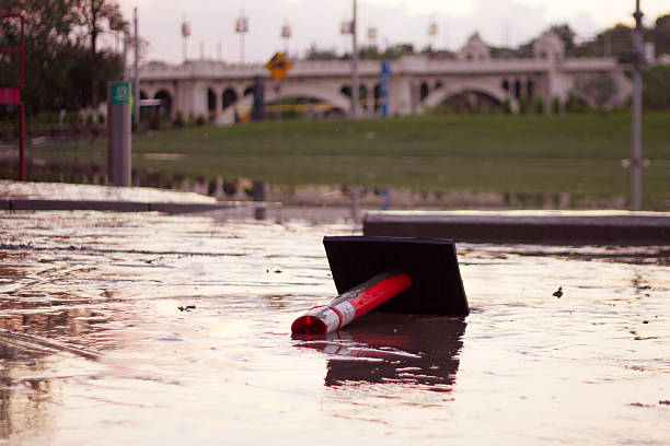 fangoso strade dopo un allagamento - calgary flood alberta natural disaster foto e immagini stock