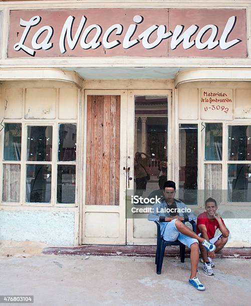 La Nacional Foto de stock y más banco de imágenes de 2015 - 2015, Adulto joven, Cuba