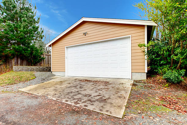 istock Clapboard siding garage with drive way 476807171