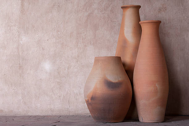 conjunto de tres recipientes de arcilla - mexican pots fotografías e imágenes de stock