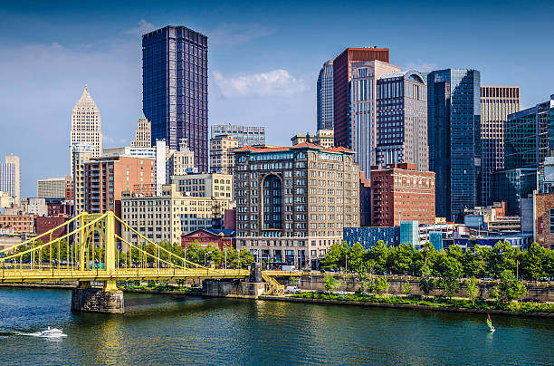 Pittsburgh Pittsburgh, Pennsylvania, USA daytime downtown scene over the Allegheny River. sixth street bridge stock pictures, royalty-free photos & images