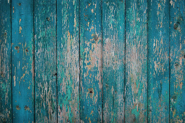 istock Shabby planks with cracked paint 476823110