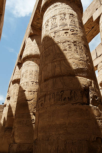 wielki hypostyle hall temple w karnaku.   luxor, egipt. - agatha christie zdjęcia i obrazy z banku zdjęć