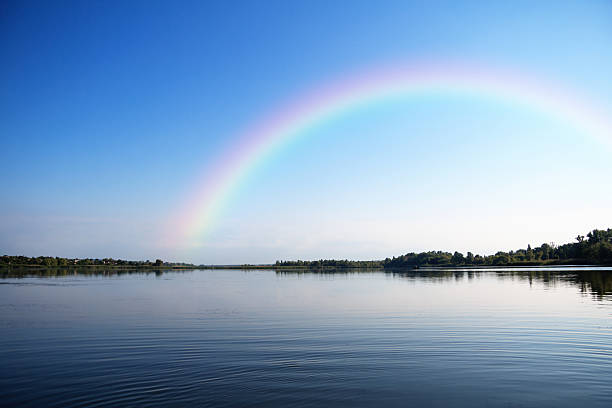 paesaggio con fiume in un giorno d'estate - rainbow harbor foto e immagini stock