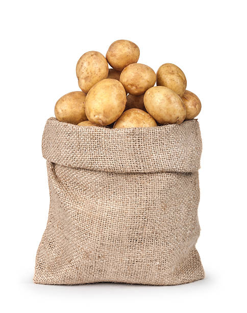 patate in busta isolato su sfondo bianco. close-up - sacco foto e immagini stock