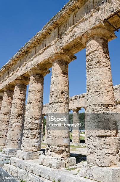 Dórico Templo En Segesta Sicilia Italia Foto de stock y más banco de imágenes de Antigualla - Antigualla, Antiguo, Arqueología