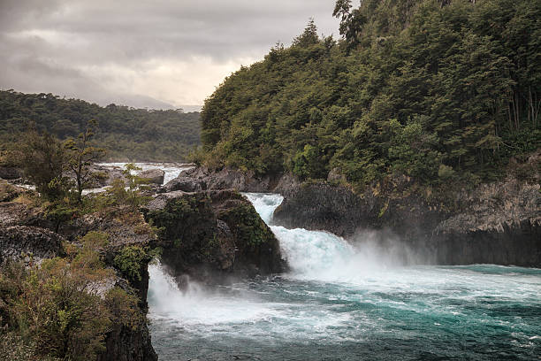 istock Aqua falls patagonia 476896488