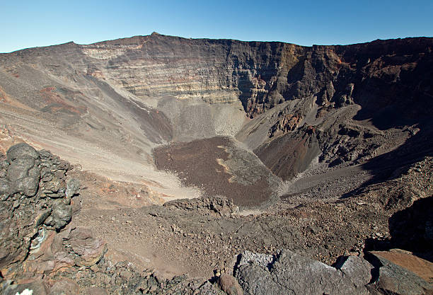 istock Volcano, Piton de la Fournaise 476917957