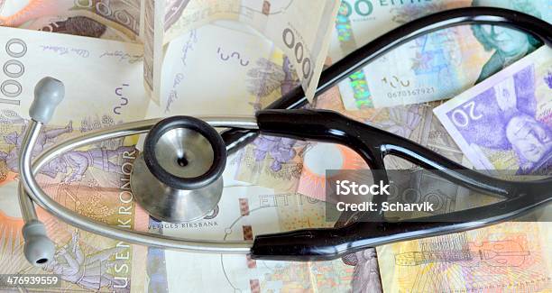 Koszty Opieki Zdrowotnej W Szwecji Skandynawia - zdjęcia stockowe i więcej obrazów Badanie lekarskie - Badanie lekarskie, Badanie pulsu, Banknot