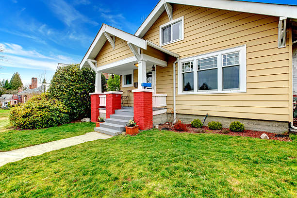 istock American classic house esterior 476964881