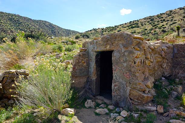 istock Old Ruin in the Desert 476983764