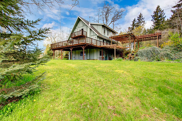 istock Impressive farrmhouse with large deck and pergola 476985867