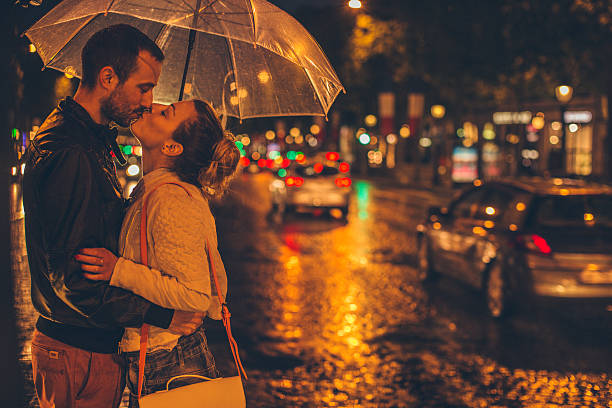 istock Kissing on the rain 476986680