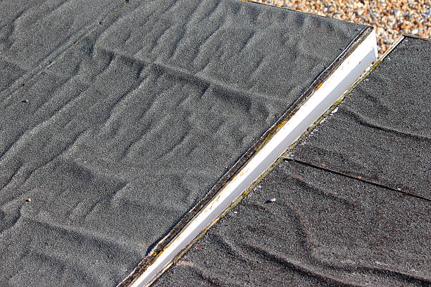 изображение битума, кровельных фетра на пляже хижинах мятой/со складками - furnace replacement cream ridge стоковые фото и изображения