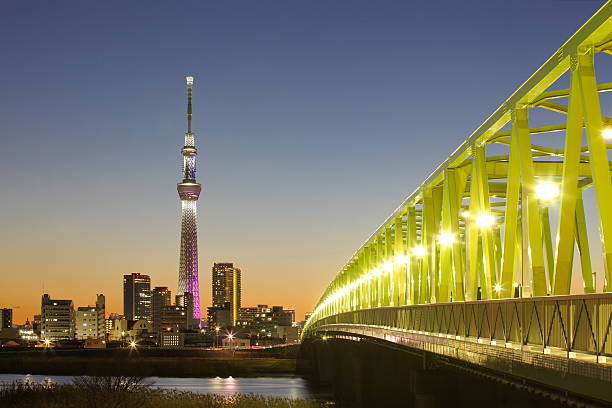 東京の街並みの眺めが隅田川 - sky tree audio ストックフォトと画像