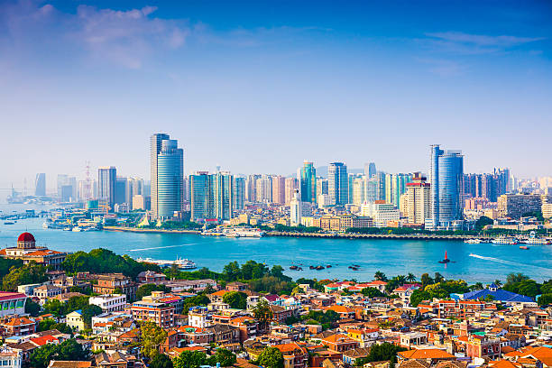 skyline della città di xiamen - fujian province foto e immagini stock