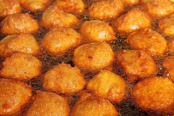 acarajé fritando óleoヂ dendêません。 - akara ストックフォトと画像